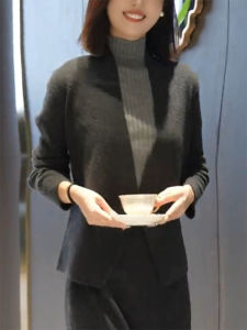 QINGNAER | Elegant and Retro Grey V-Neck Fitted Knitwear for Plus Size Women