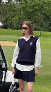 Withit embroidery V-neck vest เสื้อกั๊กไหมพรมคอวี - TPW03664