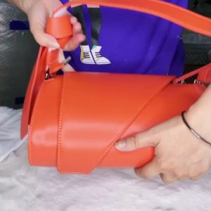 กระเป๋าทรงหมอนสีส้มสด สวยมาก Code 1688