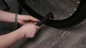 Bơm Xe Đạp Mini Cầm Tay Bơm Hơi Cho Bóng Đá Bóng Rổ Lốp Xe Đạp Phụ Kiện Xe Đạp MTB Bơm Tay Bằng Nhựa