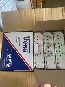 vena เต้ารับไฟฟ้า ปลั๊กตัวเมีย 3 ที่ หยิบยกได้ ปลั๊กลอย ปลั๊กกราวด์ลอย มีขั้วดิน มอก รุ่น PR1633 รองรับ 16A 250V 3PIN Tr