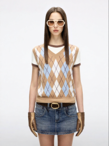 Retro Diamond V-Neck Wool-Cashmere Blend Vest