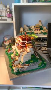 LEG0 Cung Điện Potala - Bộ Đồ Chơi Lắp Ráp Mô Hình Công Trình Kiến Trúc Nổi Tiếng Thế Giới - Tặng Dây Nháy Phát Sáng