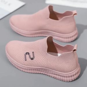 New Round Head Slip-On Walking Shoes: Korean Version Rubber Sports Shoes Mesh Breathable Casual Running Shoes