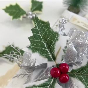 5-100Pcs Christmas Holly Berries with Green Leaves DIY Wreath Artificial Flowers Red Berry for Xmas Tree New Year Home Decor