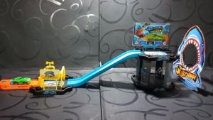 Đồ Chơi Xe Đua Đường Đua Xe Bay Xe Đua Cá Mập 02201