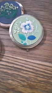 Thêu diy Gương Trang Điểm Handmade Túi Nguyên Liệu Su Thêu Quà Đi Học Vải Sáng Tạo Sản Xuất Gương Xếp Chồng Cầm Tay