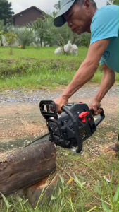 เลื่อยยนต์ เลื่อยตัดไม้ เครื่องเลื่อยไม้ รุ่น 5800 เครื่อง 2 จังหวะ แถมฟรี อุปกรณ์ ครบชุด