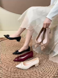 Summer Korean Fashion Ladys Pointed Toe Bow Flat Soft Jelly Block Heel Shoes for Women