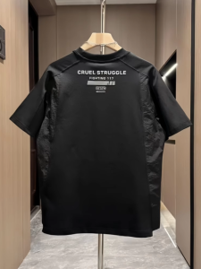 เสื้อยืดคู่รักแขนสั้นหลวมคอตั้งดีไซน์ตัวอักษรระดับไฮเอนด์สำหรับผู้ชายในช่วงต้นฤดูใบไม้ร่วง