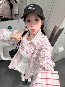 เสื้อเชิ้ตป้องกันแสงแดดคอโปโลลายสก็อตสีชมพูสำหรับผู้หญิง เสื้อคาร์ดิแกนทรงสลิมฟิตสำหรับฤดูใบไม้ผลิและฤดูร้อน