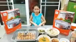 ถาดใส่อาหาร QF-K15 ( ฝากระจก ) ถาดสแตนเลส ฝาแก้ว ( ขนาด 34 x 28 x 5.2 ซ.ม )