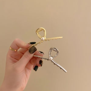 Medium Size Metal Pearl Hair Clip Women's Summer 2023 New Style Shark Tail Hair Clip Fashionable Hair Accessories for Ladies