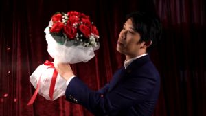 อุปกรณ์มายากล เสกช่อดอกกุหลาบ (The Bouquet) The Bouquet by Bond Lee & MS Magic