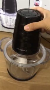 Máy Xay Thịt Cối Thủy Tinh Lock&Lock Meat Chopper EJM156BLK 1 Lít 4 Lưỡi Dao Cho Lực Nghiền Mạnh Công Suất 400W - Hàng chính hãng Bảo Hành 2 Năm