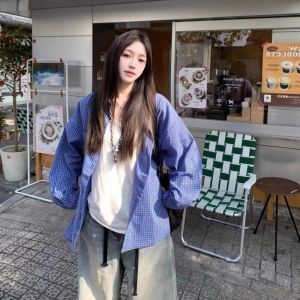 เสื้อเชิ้ตผู้หญิง แขนยาว เสื้อยืด สีฟ้า ลายทาง ทรงหลวม