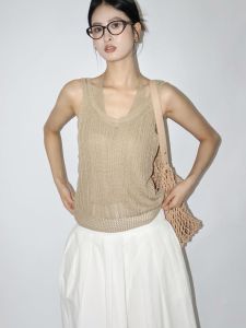 เสื้อกั๊กแขนกุดคอวีผ้าลินินถักแบบสองชิ้นปลอมสำหรับผู้หญิงในฤดูร้อน เสื้อเชิ้ตบางๆ คอวี แขนกุด ทรงเข้ารูป สไตล์จีน