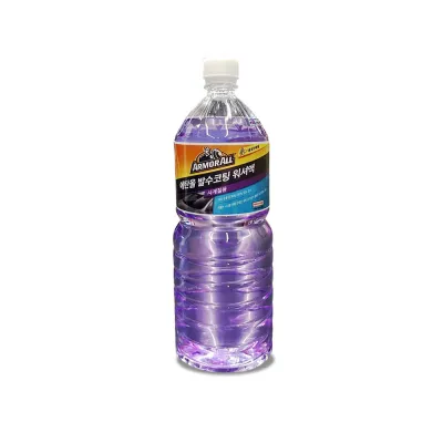 Nước rửa kính ô tô Armor All 1800ml có lớp phủ chống bám nước dùng cho bốn mùa chứa cồn ethanol.