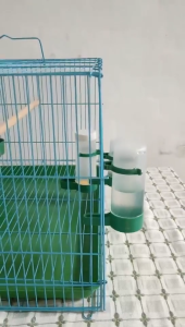 🦜ที่ใส่อาหารนก ที่ให้น้ำนกอัตโนมัติ หลอดน้ำหลอดอาหารแบบล็อคกรงขวดให้อาหารให้น้ำนกอัตโนมัติ อุปกรณ์สำหรับนกแก้ว 🐹 ที่ให้น้ำอัตโนมัติ แบบติดกรง ที่ให้น้ำนกแก้ว ที่ให้น้ำสำหรับสัตว์เลี้ยงเล็ก 140ML สำหรับนก หนู กระรอก และสัตว์ขนาดเล็ก