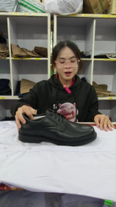 [ฟรีถุงเท้าทำงาน] รองเท้าคัทชูชาย Baoji (BJ9000) ทรงสวย หนังนิ่ม ไม่บีบเท้า แถม 1 สุ่มสีถุงเท้า