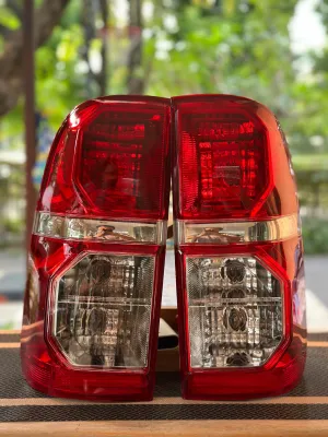 ไฟท้าย Vigo Champ วีโก้แชมป์ แบบห้าง งานเทียบ OEM พร้อมขั้ว หลอดไฟขายแยก ขายแบบคู่และแบบเฉพาะข้าง ( OEM-VIGO-2011 ) ( 93W/L )( 930R )( 1016W/L ) ( 93Y )