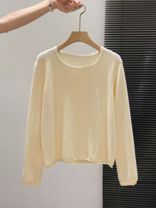 เสื้อสเวตเตอร์ถักนิตติ้งแขนยาวสำหรับผู้หญิงในฤดูใบไม้ร่วงและฤดูหนาว สีน้ำนม นุ่ม ลำลอง เอวสูง แขนยาว คอกลม สไตล์เกาหลี