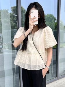 เสื้อเชิ้ตแขนสั้นผู้หญิงสไตล์ฝรั่งเศส ทรงหลวม สไตล์หวาน ฤดูร้อน 2024 เสื้อตัวเล็กแขนพองกระชับสัดส่วน ผ้าฝ้ายผสมโพลีเอสเตอร์