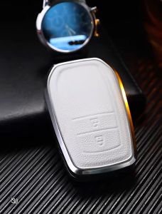 MOOGU Toyota Hilux Rogue & Revo / New Innova / Fortuner Aluminium + Leather Remote Screw-less Car Key Cover Casing with keychain