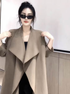 เสื้อแจ็คเก็ตทรงหลวมสไตล์ใหม่ฤดูใบไม้ผลิและฤดูร้อนปี 2025 สำหรับผู้หญิง เสื้อคลุมกันหนาวแบบลำลองคอตั้งสีตัดกันลดอายุ