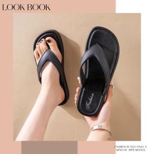 รองเท้าแตะคีบสำหรับผู้หญิงในฤดูร้อน ที่มีความหรูหราและแฟชั่นทันสมัย พร้อมพื้นนุ่มที่ป้องกันการลื่นอย่างดี พร้อมส่งให้เลือก 2 สี แนะนำมาก