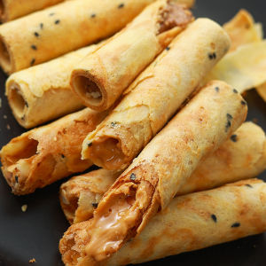 XUNCUIJI | Chocolate and Salted Peanut Center Filled Egg Roll Biscuit