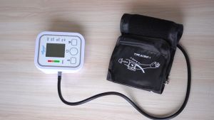 Tensimeter Digital Pengukur Tekanan Darah Akurasi Tinggi | Alat Pengukur Denyut Nadi Tekanan Darah Layar LCD Besar Menyimpan Data Otomatis | Tensi meter Pengukur Tensi Monitor Tekanan Darah Alat Kesehatan Kompatibel Pasang Pada Lengan |TaffOmicron-BW-3205