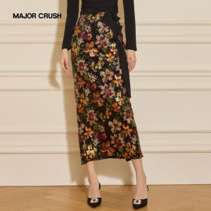 Slim Fitting Black V-Neck High-Waist A-Line Half-Skirt Suit