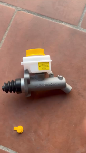 Tổng côn trên xe thaco auman c240 c300 c340 ETX EST GTL 4700530630 can nhựa nhôm