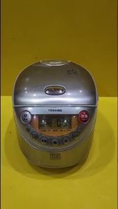 Nồi cơm nội địa Nhật cao tần (IH) Toshiba RC-6PX (0.63L) (046194)_Hàng nội địa Nhật đã qua sử dụng điện 100V