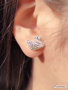 SWAROVSKI S925ต่างหูเงินแท้หงส์ 5215037Bรวมถึงกล่องและถุงกระดาษ Swarovski