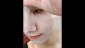 KOSE มาสก์หน้า แผ่นมาส์กหน้า มาส์กแมงกะพรุนขาว 7แผ่น/ซอง Clear Turn Gomenne Bare Skin Uruuru BOMB Mask