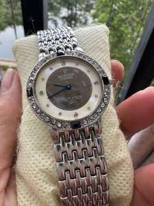 Đồng hồ nữ hiệu VALENTINO DOMANI size 325mm mặt platium 9999 4 ruby đenniềng đính đá hàng VIP cũ có xướcdây thép đúc zin dài 18cm