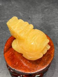 topaz hand craved dragon turtle H: 4.5cm W: 7.5x4cm Weight: 0.24kg🔮7.5cm 天然黄玉龙龟 +🆓底座 龙龟高: 4.5cm 宽: 7.5x4cm 净重: 0.24kg 含底座高: 9cm 底座宽: 9cm 总重: 0.4kg