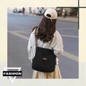 LKfashion สินค้า แนะนำ กระเป๋าแฟชั่นสไตล์มินิมอล ดีเทลเรียบๆแต่ดูดี มีให้เลือก 2 สี งานดีงานสวยขนาดนี้ ไม่มีได้ไง ดีเทลสุดปัง ใช้งานได้แบบ 2 in 1 บอกเลยรุ่นนี้ คุ้มมม