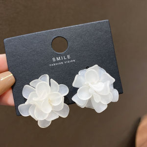 Elegant White Flower Summer Earrings Womens Fashion Jewelry Versatile High-End Feeling Alloy Plated Silver Gold Plant Floral