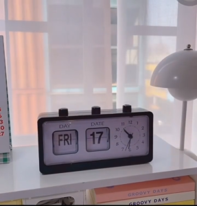 Mechanical Alarm Clock Novelty Flip Clock Desktop Digital Clock with Calendar Clock Home Retro Decor