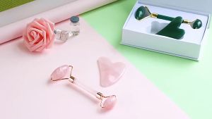 【Sunshine House mall】(จัดส่งจากประเทศไทย)Rose Quartz Roller Slimming Face Massager กัวซา กวซานวดหน้า เครื่องมือแต่งหน้า เรซิ่นธรรมชาติ ที่นวดหน้า เครื่องมือกระชับสัดส่ว