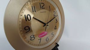 Jam Dinding Quartz Sweep Silent Tidak Berisik Mesin Original Diameter 30cm Diamond 223-21