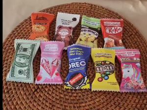 5 pack Amplop Lebaran Lucu Unik 2025 Motif Permen Bergerigi Isi 50 Lembar