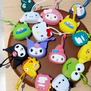 SANRIO กระเป๋าสตางค์ซิลิโคน ลายการ์ตูน PVC กระเป๋า กระเป๋าซิลิโคนขนาดเล็ก จี้ห้อยกระเป๋า ใส่เหรียญ กระเป๋าใส่หูฟังแบบการ์ตูน