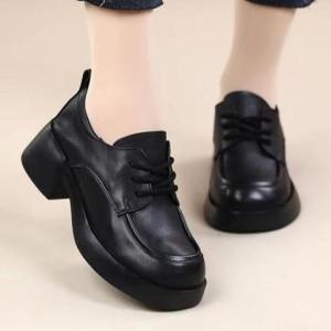 Womens Kitchen Work Shoes Anti-Slip Waterproof Oil-Resistant Soft Bottom Comfortable Black Chef Shoes for Office And Daily Use