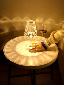 Lampu Meja Kristal Berlian: Dekorasi Ruangan yang Elegan dan Fungsional