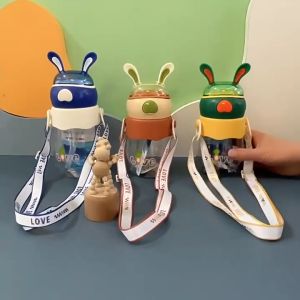 Bình nước em bé tai thỏ có ống hút dây đeo chống sốc dễ thương tiện lợi M64