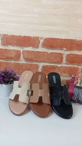 OXXO รองเท้าแตะหญิง รองเท้าแตะสไตล์เกาหลี Slippers หนัง Pu แบบสวมใส่สบาย รองเท้าแฟชั่น ส้นสูง2cm SK0185